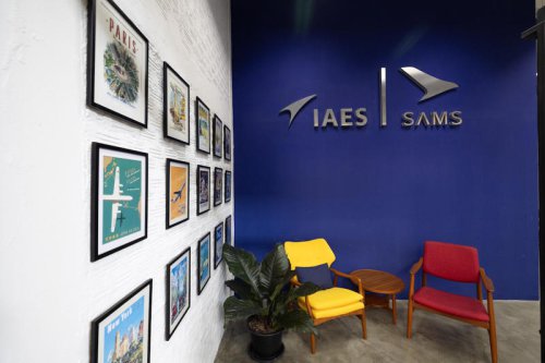 เตรียมรับ Aviation Hub, ผนึกมืออาชีพให้บริการซ่อมบำรุง, ได้การรับรองจาก ตปท.มากที่สุด, เน้นบริการในสนามบินเป็นหลัก, แอร์ไลน์ใช้บริการกว่า 50 ราย, คว้า MRO SME of the Year, แซมส์ เอนจิเนียริ่ง ซ่อมบำรุงสัญชาติไทยหนุน ฮับการบิน