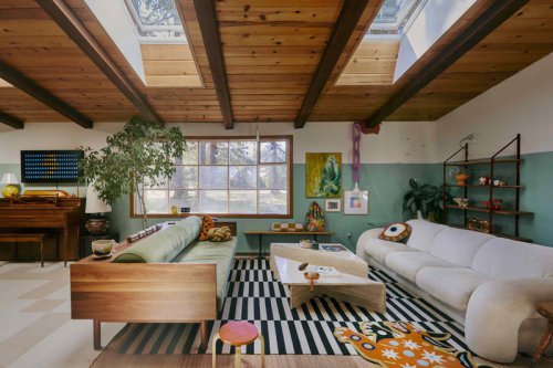 Top 5+ old-fashioned living room features designers are bringing back in 2026