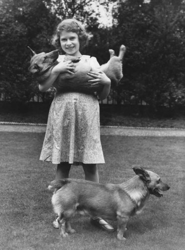 Queen Elizabeth&rsquo;s never-before-seen childhood drawings head to auction