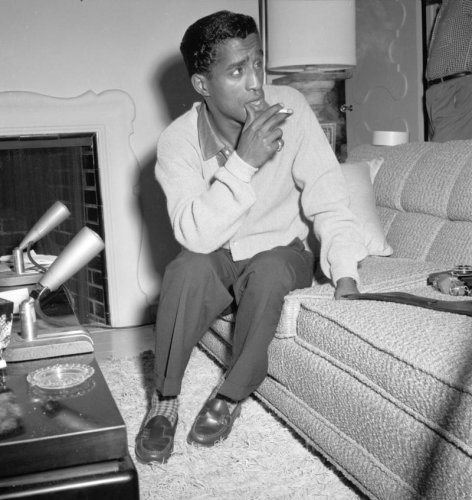 Sammy Davis Jr. at home: 7 photos of &ldquo;Mister Show Business&rdquo; off duty