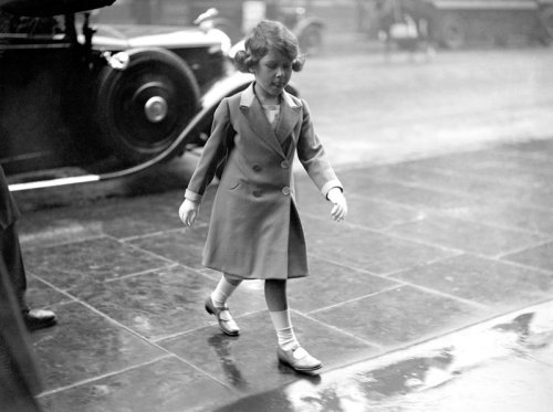 Exhibition reveals Queen Elizabeth played role in iconic wardrobe