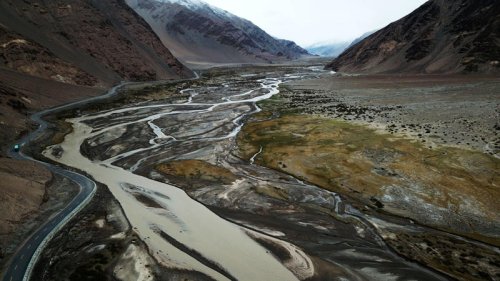 Gemstone-filled river and striped mountain ridge form massive 'Y' in China's revitalized desert &mdash; Earth from space