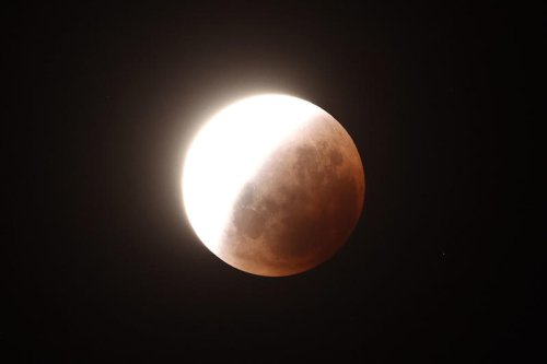 See the spectacular beauty of the red moon with lunar eclipse photos
