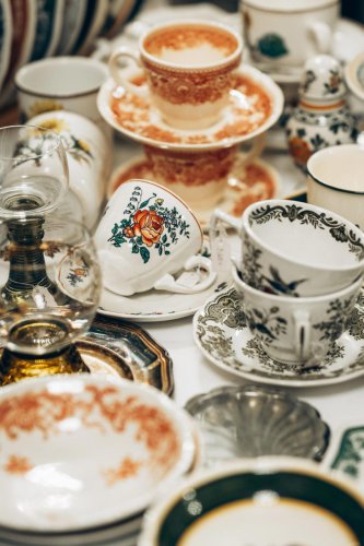 Top 6+ 'uncool' antiques that can make your home look tacky, according to designers
