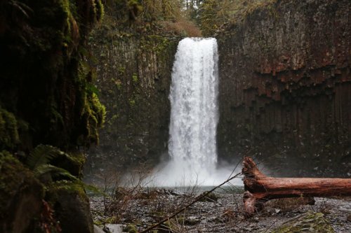 &lsquo;Use at your own risk&rsquo;: The wild, treacherous hike to one of Oregon&rsquo;s most beautiful waterfalls