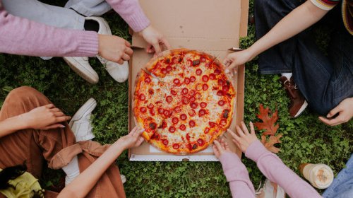 Top 10+ overpriced pizza chains that aren't worth it, according to customers