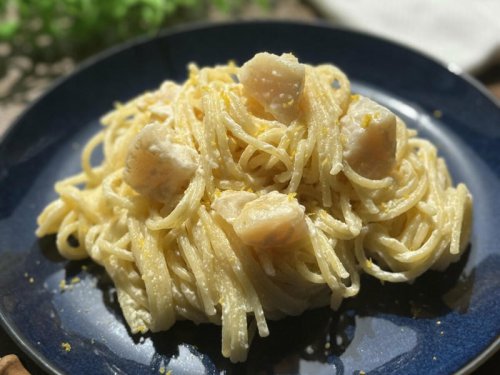 ホタテ入りでうま味と食感アップ「レモンクリームパスタ」の簡単レシピ。さっぱりなのにまろやかなコク