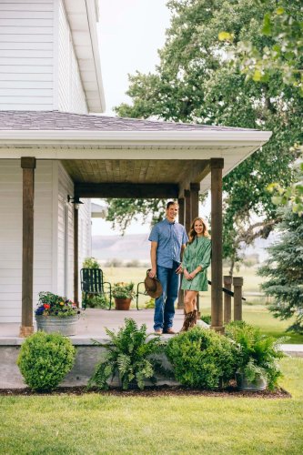 I live on a 6,000-acre Wyoming ranch&mdash;here&rsquo;s the cozy farmhouse I designed for my family