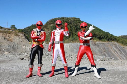 【ネタバレあり】『ゴジュウジャーVSブンブンジャー』歴代レッドで粋な演出 中澤祥次郎監督が明かす製作秘話