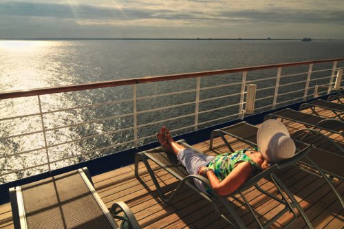 I've worked on cruise ships for years. Here are 6 things passengers should pack and 5 they shouldn't.