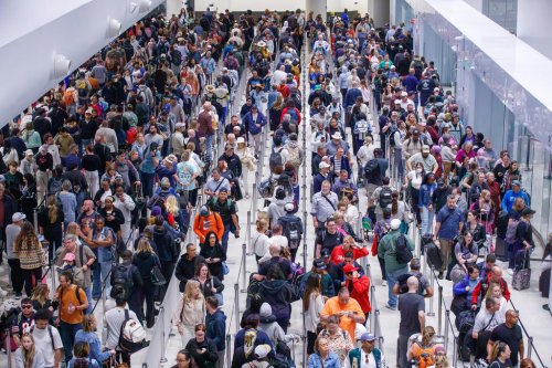 Top 20+ airports don&rsquo;t use TSA officers at security checkpoints. How is the shutdown affecting their lines?