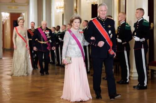 Queen Sonja wears replica of stolen tiara at state banquet for Belgian royals