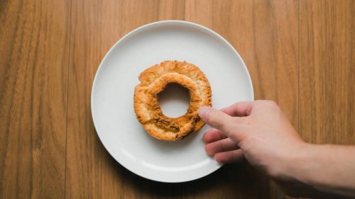甘いものがやめられないのは意志のせいじゃない。栄養不足を整えるシンプル習慣を管理栄養士が解説