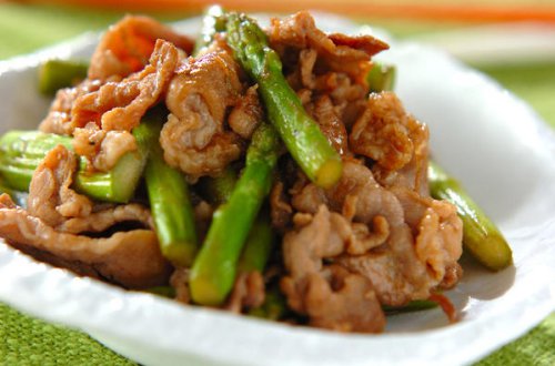 「ご飯がすすむ！豚肉とアスパラの炒め物」の作り方~「豚こま切れ肉」を使った簡単人気レシピまとめ~