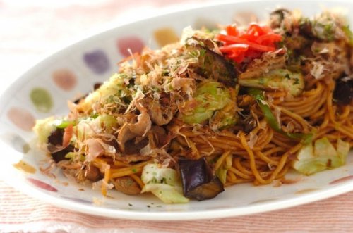 「フライパンでつくるソース焼きそば 野菜たっぷり by保田 美幸さん」の作り方~「豚こま切れ肉」を使った簡単人気レシピまとめ~