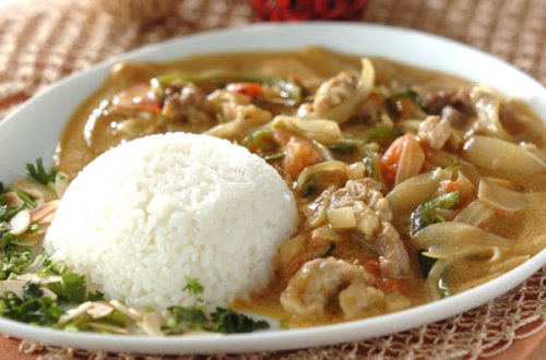 「豚肉と玉ネギのココカレー」の作り方~「豚こま切れ肉」を使った簡単人気レシピまとめ~