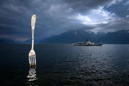 Where is this monument located?, La fourchette by Jean-Pierre Zaugg in Vevey (Switzerland), Mada'in Saleh (Saudi Arabia), Statue in honor of Genghis Khan (Mongolia), The Gateway Arch in Missouri (United States), Cadillac Ranch in Texas (United States), The Parliament Palace in Bucharest (Romania), The Berliner Fernsehturm in Berlin (Germany), 'The Fountain of the Fallen Angel' in the Retiro Park in Madrid (Spain), Cologne Cathedral (Germany), The El Djem amphitheater (Tunisia), Manneken Pis (Brussels), Sanctuary of Las Lajas (Colombia), 'The Bean' in Chicago (United States), The Independence Monument in Mexico City (Mexico), The rock churches of Lalibela (Ethiopia), Turda Salt Mine (Romania), The Santa Creu i Sant Pau hospital in Barcelona (Spain), The Acropolis of Athens (Greece), The Temples of Bagan (Myanmar), The 'Dubai Frame' (Arab Emirates), The New Europe Bridge (Vidin, Bulgaria and Calafat, Romania), The Temple of Heaven in Beijing (China), Brasilia Cathedral (Brazil), The Obelisk of Buenos Aires (Argentina), Hallgrimskirkja in Reykjavik (Iceland), The Da Pena National Palace in Sintra (Portugal), The Sibelius Monument in Helsinki (Finland), Neuschwanstein Castle in Bavaria (Germany), The Trevi Fountain in Rome (Italy), 'Hand of the Desert' in Atacama (Chile), Quiz: Do you know where these monuments are?
