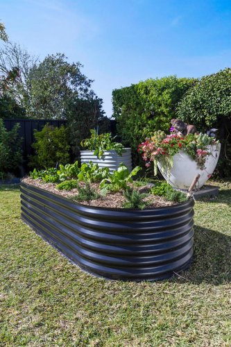 How to make a wicking garden bed