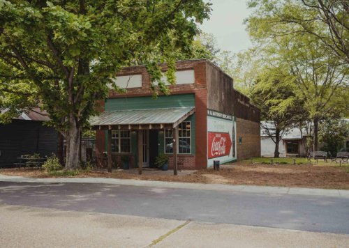 This Tiny Alabama Town With Only 180 Residents Has No Stoplight But Plenty Of Reasons To Visit