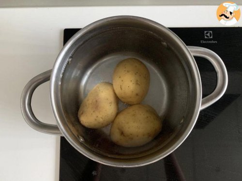 Air fryer smashed potatoes, the super crispy side dish!