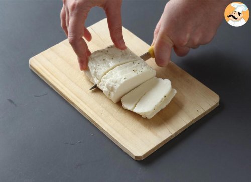 Halloumi pan-fried sweet and sour with honey and rosemary