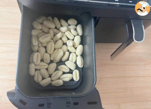 Crunchy and soft air fryer gnocchi ready in just 10 minutes!