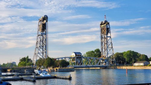 Canada's dreamy harbor city outside Niagara Falls offers sandy beaches, shops, and a walkable downtown