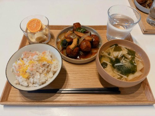 30代母子3人暮らしの「リアルな食卓」。食費よりも家事ラク重視、平日5日間を乗り越えるコツ