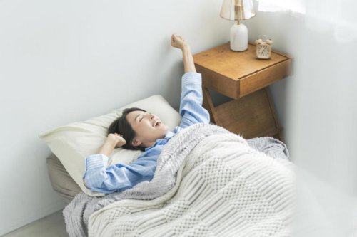 朝起きてすぐやるべき3つのこと。睡眠の質を上げる「朝のルーティン」とは?【睡眠専門家監修】