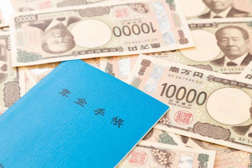 〈2026年度の最新年金額〉国民年金・厚生年金ともに増額改定, 額面通りは受給できない！年金から天引きされる「税金・社会保険料」, 実際の手取り年金額は「年金振込通知書」でチェック, 【厚生年金】平均月額を「1歳刻み」で確認, 60歳代｜厚生年金の平均月額, 70歳代｜厚生年金の平均月額, 80歳代｜厚生年金の平均月額, 90歳以上｜厚生年金の平均月額, 【国民年金】平均月額を「1歳刻み」で確認, 60歳代｜国民年金の平均月額, 70歳代｜国民年金の平均月額, 80歳代｜国民年金の平均月額, 90歳以上｜国民年金の平均月額, シニア世帯は「住民税非課税世帯」が多い？年代別の課税状況をチェック, 年金受給額は個人差が大きい！早めの資金計画でゆとりある老後生活を, 参考資料, 国民年金・厚生年金「6月15日支給分から増額」60歳〜90歳以上の平均年金月額を一覧で確認｜シニア世帯は「住民税非課税世帯」が多い?年代別の課税状況をチェック