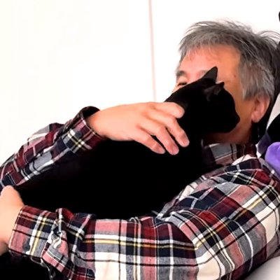 『赤ちゃんのころお世話してくれた人』が家に来た結果&rarr;黒猫が大喜びして&hellip;『相思相愛な光景』に「深い愛情と絆を感じる」「嬉しそう」と反響