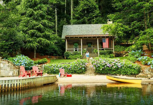 Greensboro, Georgia, Seneca, South Carolina, Hot Springs, Arkansas, Chapin, South Carolina, Guntersville, Alabama, Dandridge, Tennessee, Cornelius, North Carolina, Clayton, Georgia, Top 8+ best southern lake towns to live in year-round, according to experts