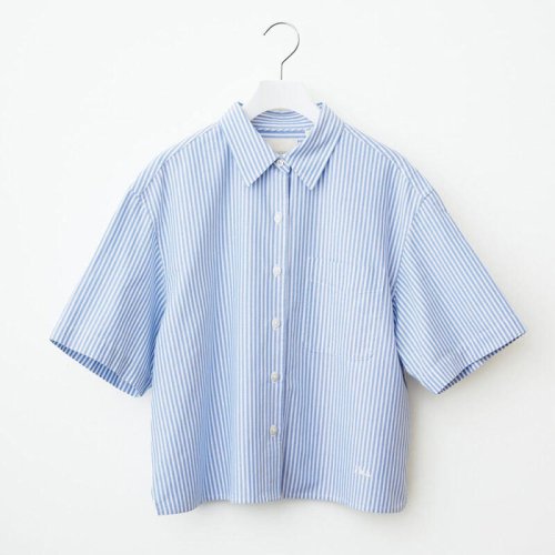 UNIQLOUNIQLO and JW ANDERSONオックスフォードシャツ/ストライプ&yen;2,990, 大人にいい理由, グリーンの濃淡でメリハリを, 相性のよいピンクを挿し色に, 【ユニクロで指名買い】50代が絶対買いのストライプシャツ「着るだけでスタイルが決まる」スタイリスト・平井律子さん推薦!
