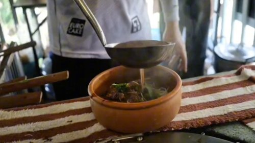 ชี้เป้าร้าน กินเส้น ก๋วยเตี๋ยวเรือหม้อดิน เจ้าแรกและเจ้าเดียวในตราด อร่อยเด็ดจนลูกค้าแน่นร้าน