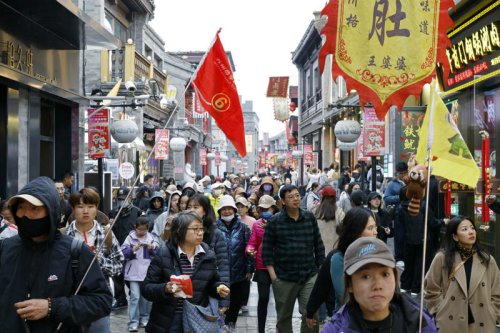 日本人の中国旅行大幅減、キャンセルに減便 燃料費も上昇し「トリプルパンチ」