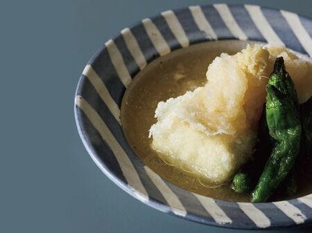 レンジで時短！豆腐の水きりが驚くほどラクに, ワタナベマキさん流！揚げだし豆腐の作り方, 材料（1人分）, 作り方, ＼5月22日新発売！／大人世代の自炊を心地よくアップデート♪『ワタナベマキの大人はこんな自炊でいい』, 『豆腐』はレンチンしたら大正解! 外カリ中とろの揚げだし豆腐に感動♡【ワタナベマキさん】
