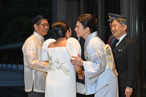 ■「とても美しいベソでした」, ■曲選びにも見えた細やかな配慮, ■花や装いにもにじんだ歓迎の心, ■平和を願う皇室の「おもてなし」, 〈晩さん会と皇室外交〉雅子さまがそっと見せたフィリピン式あいさつ「ベソ」 軍事協力が進む時代ににじんだ"平和"の皇室外交