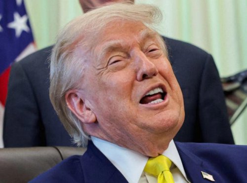 歌手の相次ぐ離脱にトランプ大統領が反撃、「高額ギャラの退屈な歌手」と批判