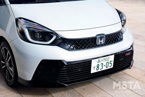 新型フィットは2026年7月9日（木）にマイナーチェンジで登場, 新型フィットの価格とグレード, 新型フィットのグレード構成と価格（販売店調べ）, 新旧グレード別の価格比較表, グレード別の特徴, グレード別の主な装備内容, グレードは集約、装備は充実, 買い得グレードは「e:HEV Z」, 新型フィットの価格は割安か｜ライバル・従来型との比較, アクアとの価格比較, 新旧フィットで比較すると従来型から9万4600円の値上げ, 新型フィットの魅力｜優れた室内の広さとシートアレンジ, 新型フィットの燃費, 新型フィットの燃費一覧表, 新旧フィットの燃費比較｜以前よりも若干悪化に注意, マイナーチェンジの背景｜販売不振の解消を狙うデザイン刷新, 【価格判明】新型フィットは180.6万円から!マイナーチェンジは2026年7月に実施!狙いの買い得グレードは?