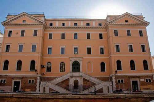 These Italian teenagers stayed overnight at their school. They found ancient Roman ruins hidden in the basement