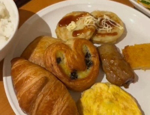 朝食ビュッフェで家族や友人に言われたこと, 投稿の内容についてさまざまなコメントが続出, 日本人の国内旅行の1人1回あたりの旅行支出は, 参考資料, 朝食ビュッフェで張り切って食べていると&hellip;連れの思いもよらないひと言に「それでも食べる」「1周しか行けない」