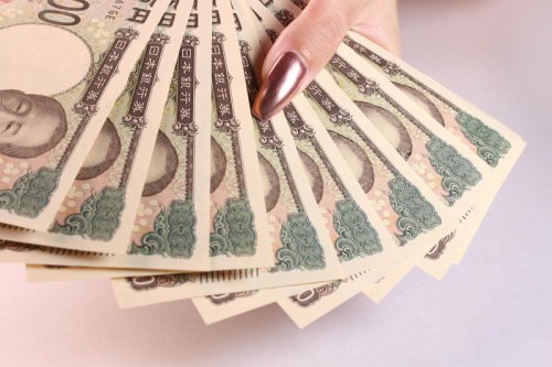 「月5万円」を20年続けた場合の貯金額はいくら？, 新たな積立投資の選択肢「新NISA」とは？, 開始から約2年が経過！「新NISA」とは？, 【利回り別】新NISAで積立投資した場合、20年後の資産額はいくらになる？, 利回り3%で運用した場合の資産額, 利回り5%で運用した場合の資産額, 利回り7%で運用した場合の資産額, 資産差はいくら？「貯金 vs 投資」の決定的な違い, まとめ：新NISAを活用して効率的な資産形成を, 参考資料, 新NISA「月5万円」を20年積み立てたら【積立預金vs積立投資】差はいくら? 20年後の資産をシミュレーション