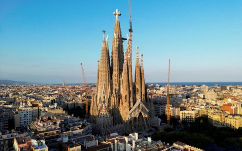 What makes La Sagrada Familia the greatest modern building on the planet