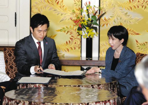 ◆日本一の長寿タウン川崎市麻生区で高齢者に聞いてみた, ◆現役世代「年金ももらえるか分からないし、国に期待しない」, ◆受診控えが進む懸念、重症化すればむしろ医療費増大, ◆若者支援掲げて支持拡大を図る各党, ◆「高齢者VS若者」の構図で論じるのはあまりにも粗雑, ◆「つぎはぎ政策」「浮いたお金を防衛費に回そうとしているよう」, ◆デスクメモ, 高齢者の医療費負担を増やしても若者世代は救われない? 社会保障の負担付け替え進める高市政権の狙いは