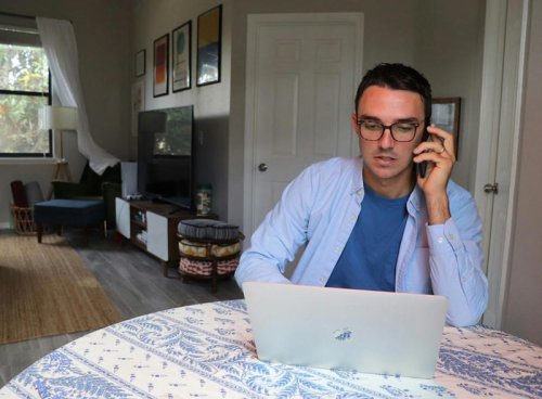 Guy kicks out his cousin and changes the locks after she slowly converts his apartment into her second home and starts inviting strangers in