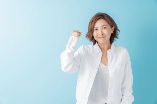 【60歳代の平均貯蓄額】二人以上世帯はどのくらい？貯蓄額を一覧でチェック, 60歳代二人以上世帯の平均貯蓄額と中央値「一覧表」, 【60歳代の平均貯蓄額】単身世帯はどれくらい？貯蓄額を一覧でチェック, 60歳代単身世帯の平均貯蓄額と中央値「一覧表」, 60歳代「貯蓄額が老後資金2000万円ある人」は多い？割合は？, 60歳代の貯蓄額「老後資金2000万円を貯めている人」（2000～3000万円未満）, 60歳代の貯蓄額「老後資金2000万円以上貯めている人」, 老後資金を着実に貯めるには？元銀行員が知る！貯蓄ができない人の特徴2選, 貯蓄ができない人の特徴【その1】家計を把握していない, 貯蓄ができない人の特徴【その2】固定費を放置している, 賃上げは進んでいるのか？「2月の毎月勤労統計調査」から読み解く, 参考資料, 【60歳代の貯蓄額】「平均額」と「中央値」はどのくらい?《二人以上世帯・単身世帯》貯蓄額を一覧でみる
