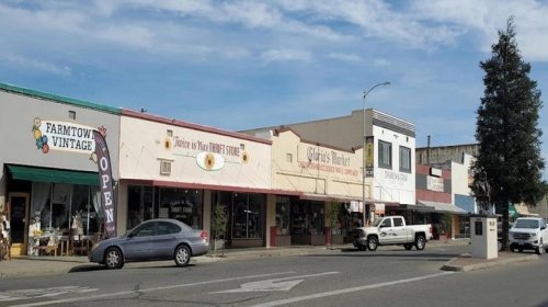 Between Redding and Sacramento sits California's 'queen bee capital' with lake fun and local shops