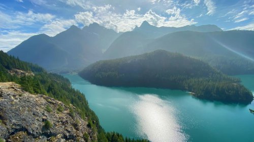 Between Seattle and Kelowna is Washington's breathtaking mountain escape with stunning lake views and camping