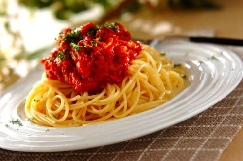「ツナとトマトのパスタ」の作り方~安い食材でがっつり食べる!メイン系の節約レシピ~