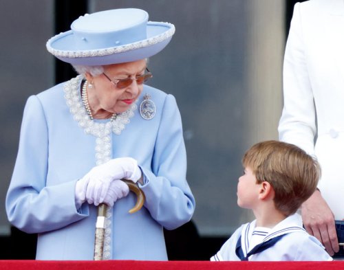 Queen Elizabeth's dresser insisted on one handbag rule during Queen's famous Paddington sketch